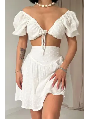 Omarı Şık Ekru Brode Crop ve Mini Etek Takımı