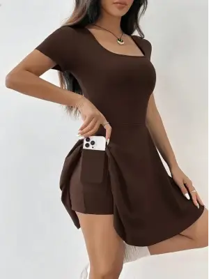 Omarı Şık ve Fonksiyonel Kadın Kısa Kollu Elbise