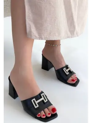 Omarı Şık Siyah Cilt Topuklu Terlik