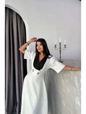 Omarı Altın Düğme Detaylı Beyaz Kısa Kollu Tasarım Elbise Ceket