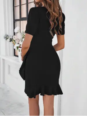 Omarı Şıklığına Şıklık Kat! Kısa Kollu Fırfırlı Büzgülü Elbise