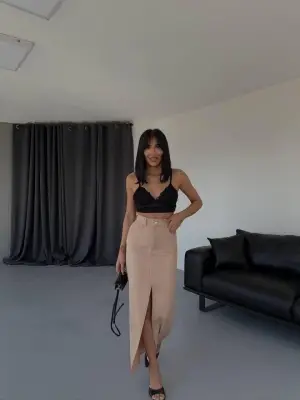 Şık Kahverengi Uzun Yırtmaçlı Etek