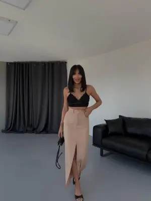 Omarı Zarif Uzun Yırtmaçlı Kahverengi Etek