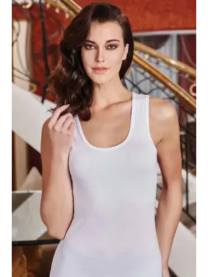 Omarı Yüksek Performans Beyaz Kadın Atlet