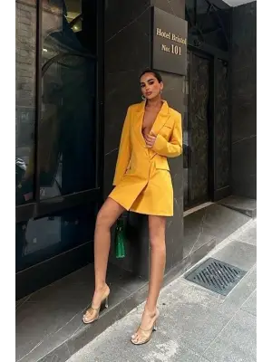 Omarı Zarif Siyah Kuyruklu Elbise