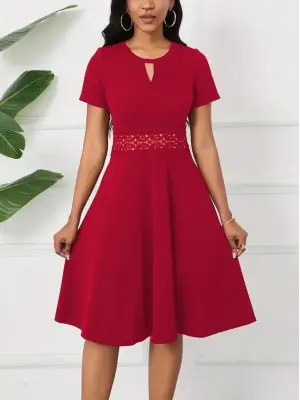 Omarı Şık Ve Rahat Kısa Kollu Elbise