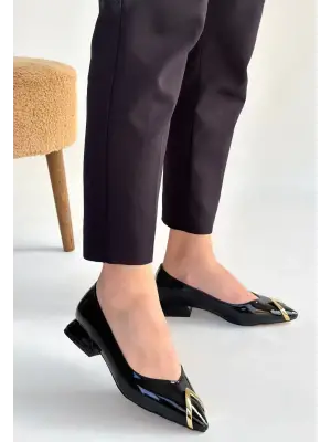 Siyah Rugan Babet Ayakkabı Kadın Giyim