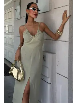 Göğsü Aksesuarlı Önü Yırtmaçlı Elbise 2899