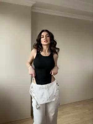 Omarı Şık ve Modern Halter Yaka Siyah Bodysuit