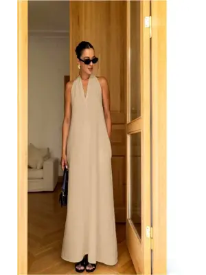 Omarı Hafif ve Şık V Yaka Elbise