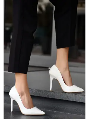 Beyaz Cilt Stiletto Ayakkabı Kadın Giyim