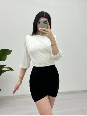 Omarı Omuzdan Büzgülü Vatkalı Sendy Bluz - Beyaz