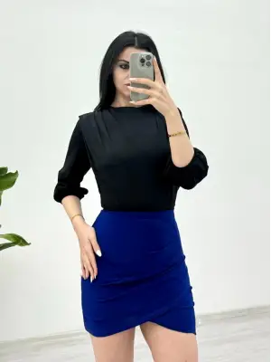 Omarı Omuzdan Büzgülü Vatkalı Siyah Sendy Bluz