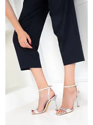 Jowin Gümüş Rugan Topuklu Bilekten Kemerli Ayakkabı