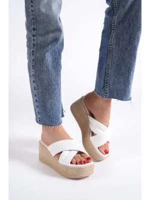 Modern Dolgu Topuklu Bayan Terlik