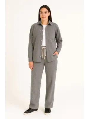 Kadife Oversize Takım – Gömlek Ve Pantolon İkili Set Füme Corduroy Şıklığı, Rahat Ve Zarif Duruş Yumuşak Dokulu Kadife Kumaş, Düğmeli Gömlek Üst Ve Lastikli Pantolon Alt Parça Ile Gün Boyu Konfor- Füme