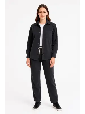 Kadife Oversize Takım – Gömlek Ve Pantolon İkili Set Füme Corduroy Şıklığı, Rahat Ve Zarif Duruş Yumuşak Dokulu Kadife Kumaş, Düğmeli Gömlek Üst Ve Lastikli Pantolon Alt Parça Ile Gün Boyu Konfor- Siyah