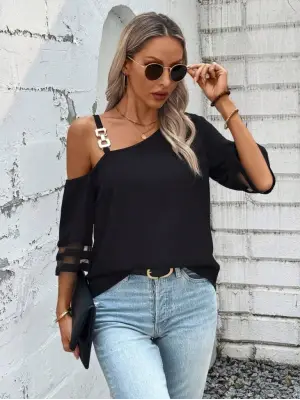 Kadın Askılı Asimetrik Kesim Kol Ve Yaka Kolda Tül Ve Aksesuar Detaylı Janjan Krep Bluz