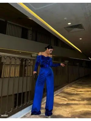 Omarı Zincir Askılı Kadife Tulum Modası | Yaka Detaylı Kadın Kıyafeti