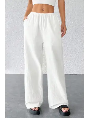 Kadın Beyaz Bol Kesim Cepli Geniş Paça Dökümlü Pantolon