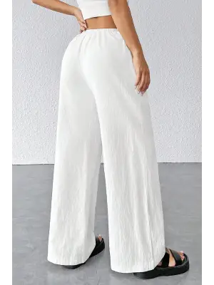 Omarı Şık ve Rahat Beyaz Geniş Paça Pantolon