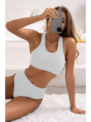 Omarı Şık Beyaz Sırt Detaylı Iç Çamaşır Takımı