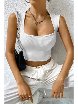 Omarı Beyaz Kare Yaka Kalın Omuz Detaylı Crop Top Bluz