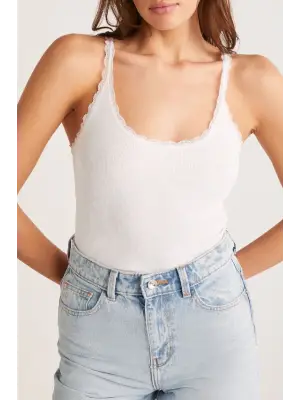 Omarı Beyaz Dantel Detaylı İnce Askılı Yaka Atlet