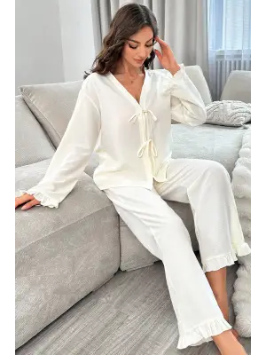 Kadın Beyaz Önden Bağlamalı Kolu ve Paçası Fırfır Detaylı Uzun Kollu Pijama Takımı