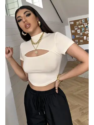 Omarı Ekru Yarım Kollu Göğüs Dekolteli Crop Top Bluz