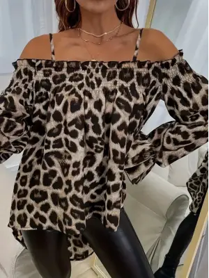 Kadın Ip Askılı Omuzlardan Açık Leopar Desenli Asimetrik Kesim Süprem Bluz