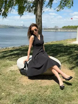 Kadın Ithal Krep Kumaş Kruvaze Yaka Eteği Kloş Kolsuz Mini Elbise