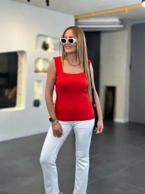 Kadın Kare Yaka Kalın Askılı Beyaz Triko Bluz