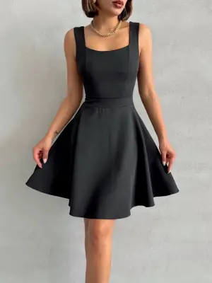 Zarif Kare Yaka Elbise