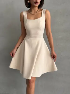 Şık Kadın Kare Yaka Kısa Elbise