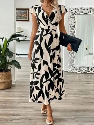 Kadın Kısa Kelebek Kollu Kruvaze Yaka Desenli Süprem Elbise