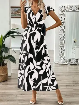 Omarı Desenli Kısa Elbise Kelebek Kollu Kruvaze Yaka Moda Trendi