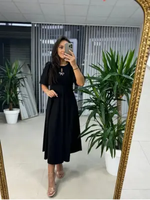 Omarı Kadın Fiyonk Broşlu Midi Elbise