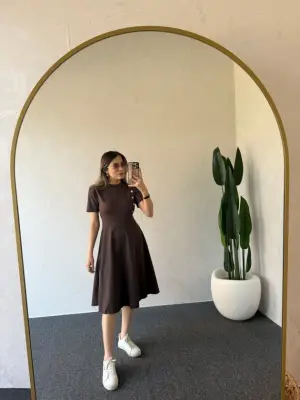 Kadın Kısa Kollu Bisiklet Yaka Gold Düğme Detay Midi Boy Elbise