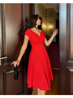 Kısa Kollu Kruvaze Yaka Eteği Volanlı Krep Elbise