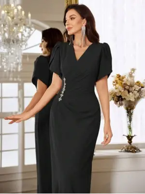 Kadın Kısa Kollu Kruvaze Yakalı Belden çiçek Aksesuarlı Yırtmaçlı Ithal Krep Elbise