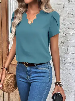 Omarı Şık Kadın Kısa Kollu V Yakalı Bluz