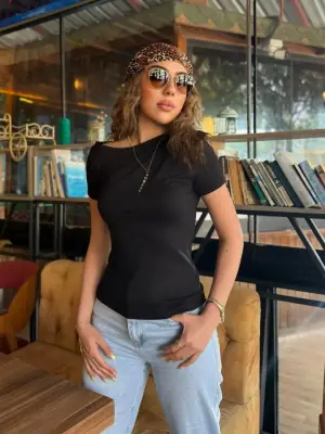 Kadın Kısa Kollu Tek Omuzu Açık Büzgülü Viskon Bluz