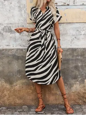 Kadın Kısa Kollu V Hakim Yakalı Zebra Desenli Midi Süprem Elbise