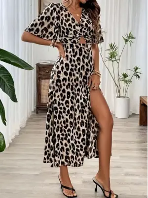Kadın Kısa Kollu V Yakalı Beli Lastikli Yırtmaçlı Uzun Leopar Desenli Süprem Elbise