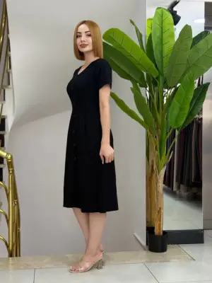 Omarı Modern ve Şık Kadın V Yaka Düğmeli Elbise