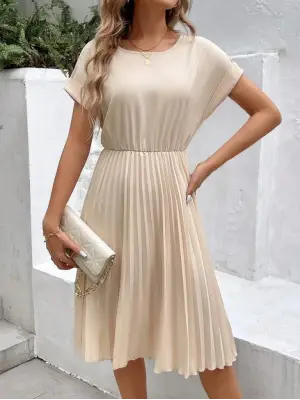 Kadın Kısa Kollu Yakası Açık Belden Lastikli Pileli Kısa Ithal Krep Elbise