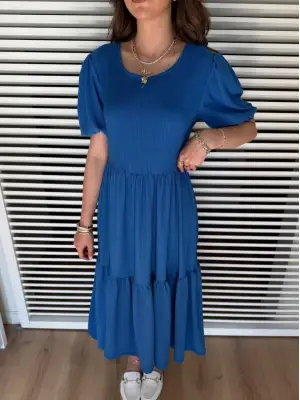 Kadın Kısa Kollu Yakası Açık Katlı Bürümcük Balon Elbise