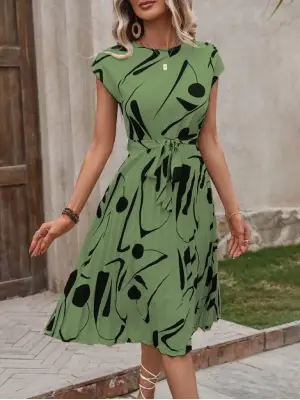 Omarı Yuvarlak Yaka Beli Büzgülü Elbise