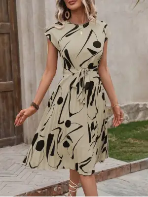 Omarı Yuvarlak Yaka Beli Büzgülü Kısa Elbise Modası